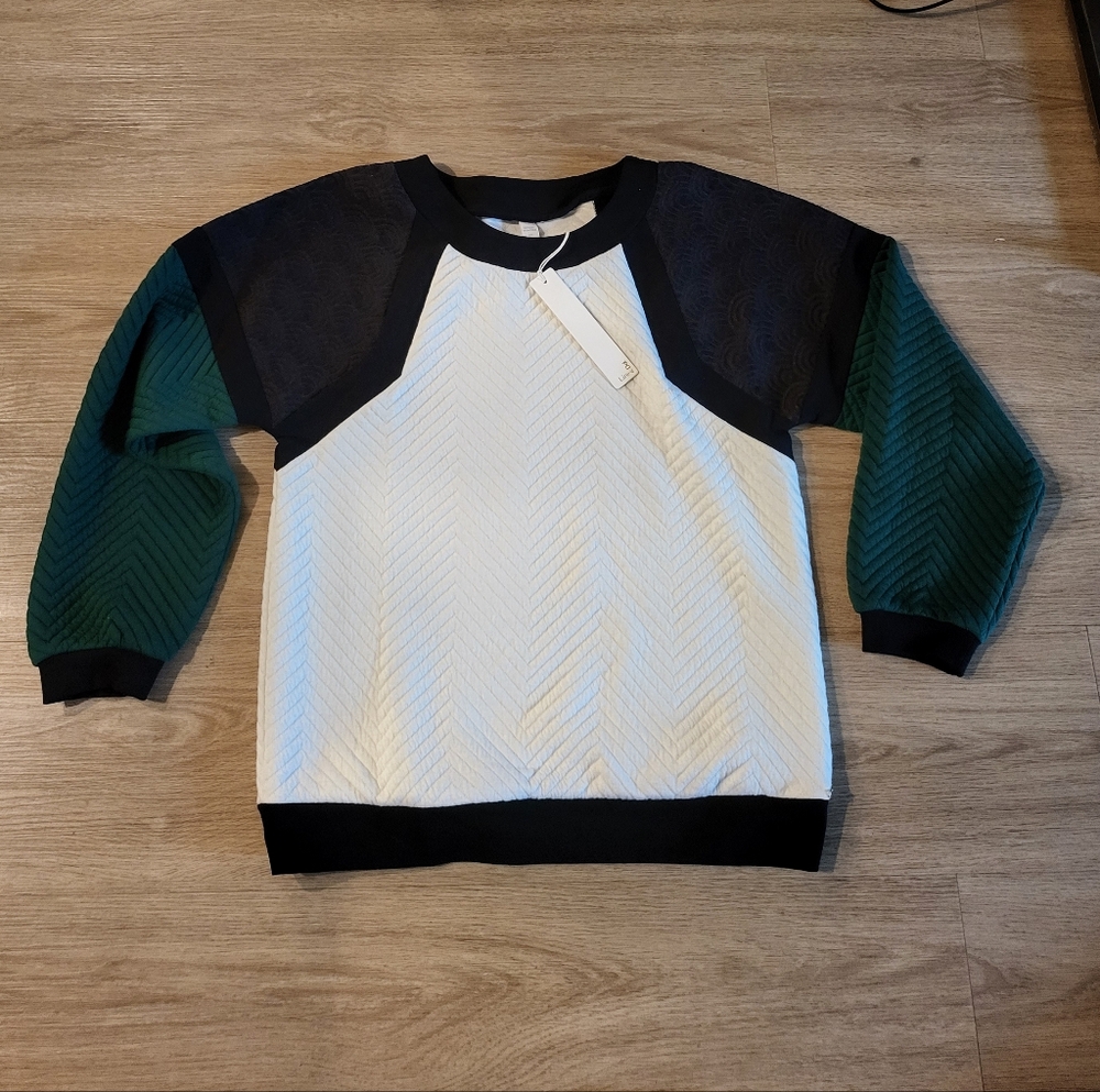 NWT Line&Dot Textured 3/4 Length Sleeve Sweatshirt
